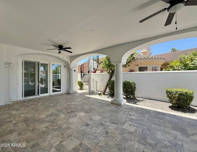 Building Photo - 1523 E Treasure Cove Dr