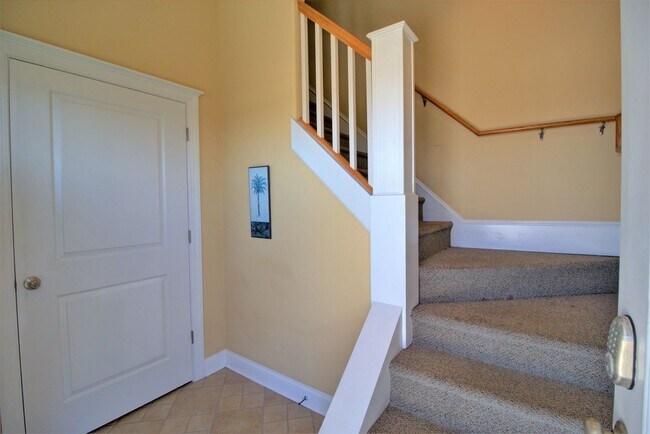 Building Photo - Pet Friendly Off Season Rental 4 Bedroom O...