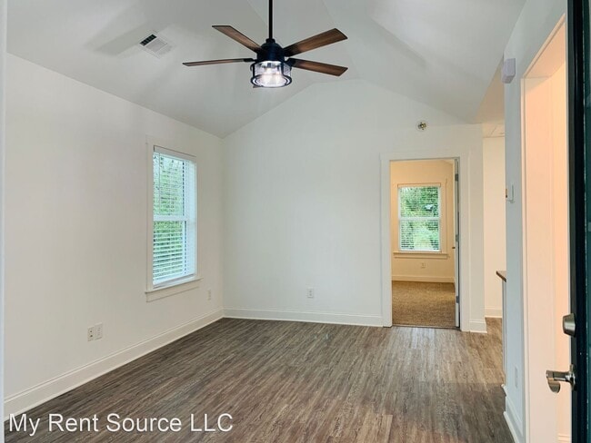 Building Photo - 2 br, 2 bath House - 105 Oak St