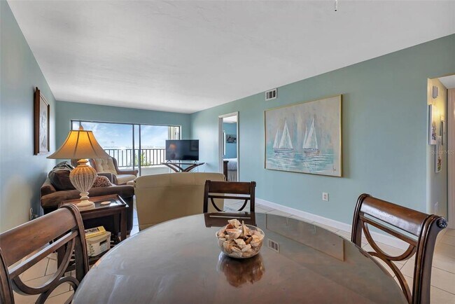 Building Photo - 1500 Park Beach Cir