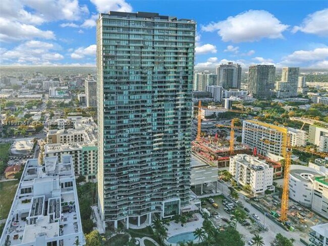 Building Photo - 460 NE 28th St