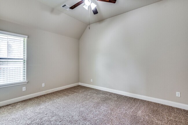 Building Photo - Beautiful 3 Bedroom with Bonus Media Room