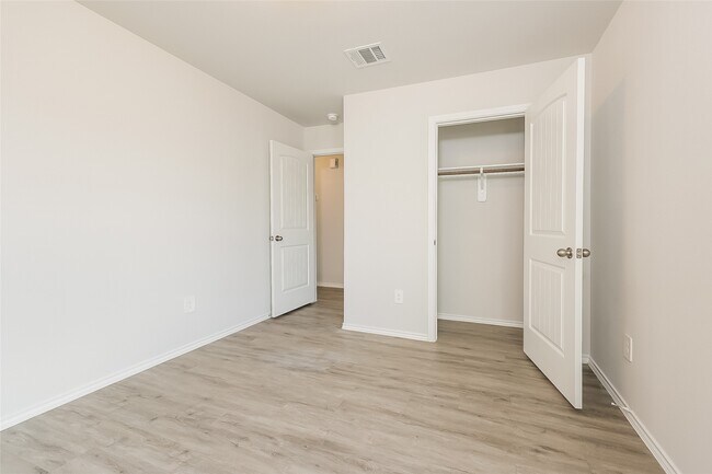 Building Photo - 943 Imperial Heights Dr