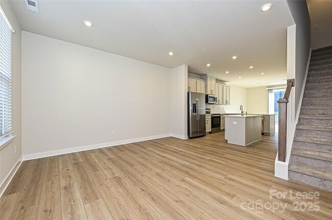 Building Photo - 1470 Samuel St