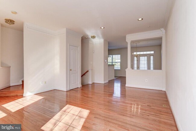 Building Photo - 207 Garden View Way