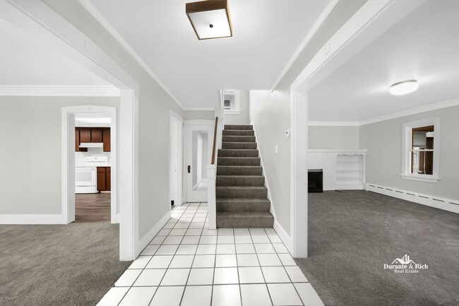 Building Photo - Single Family Home in Historic Oak Park Neighborhood