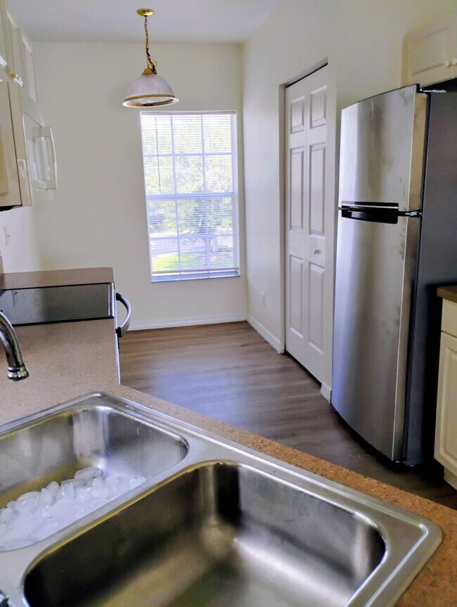 Building Photo - Annual Unfurnished Rental – 3 Bed, 2 Bath ...