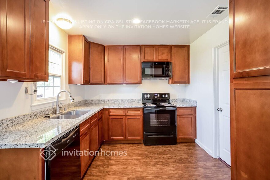 Building Photo - 548 B St