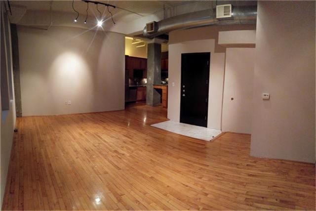 Building Photo - 705 Main St