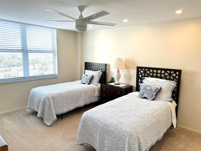 Building Photo - 1 Las Olas Cir