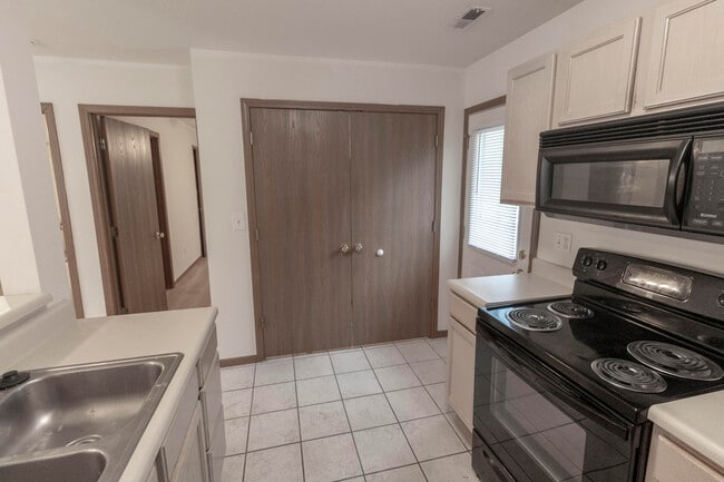 Building Photo - 1627 Bold Ruler Ct