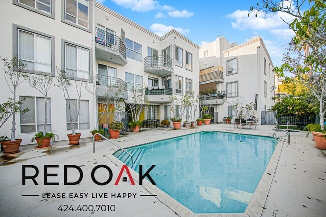 Building Photo - 884 Palm Ave