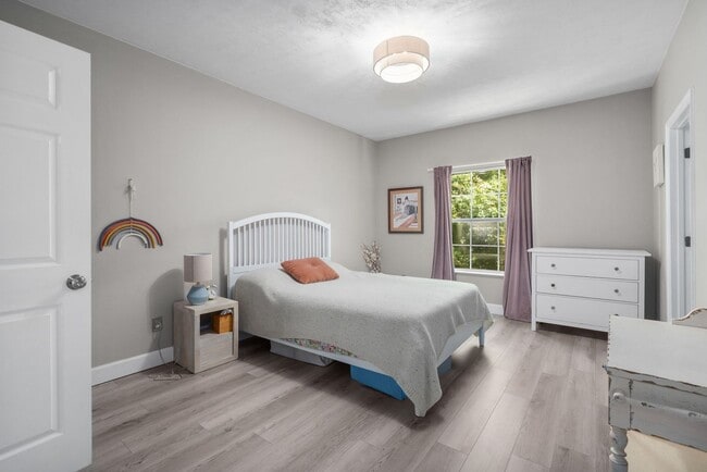 Building Photo - New Listing in Monticello at Mill Pond – S...