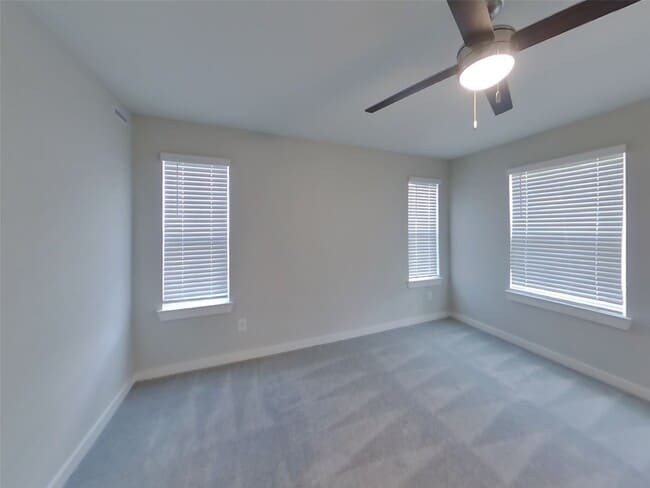 Building Photo - 9835 Willow Creek Commerce Dr