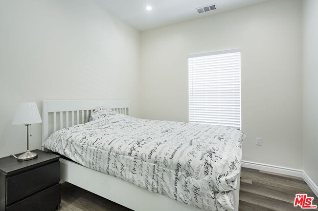 Building Photo - 1475 W 22nd St