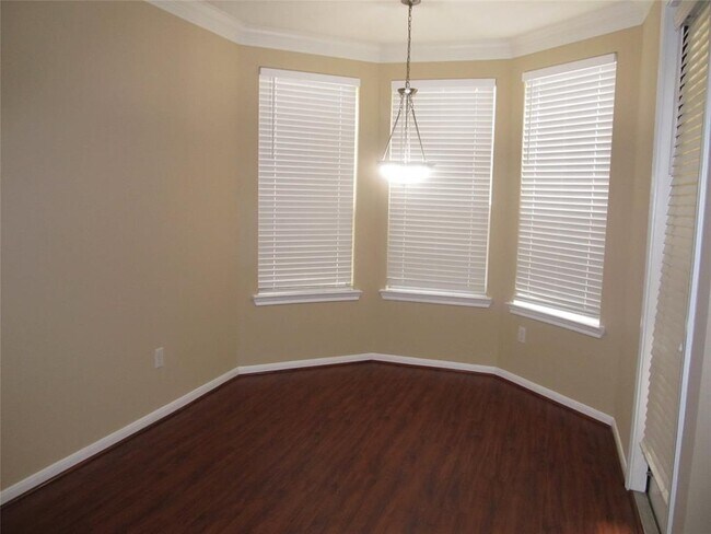 Building Photo - 7575 Kirby Dr