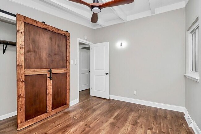 Building Photo - Beautifully Renovated 3BD/1BA Ranch in Sen...