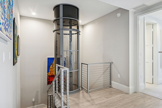 Building Photo - 1135 3rd Ave S