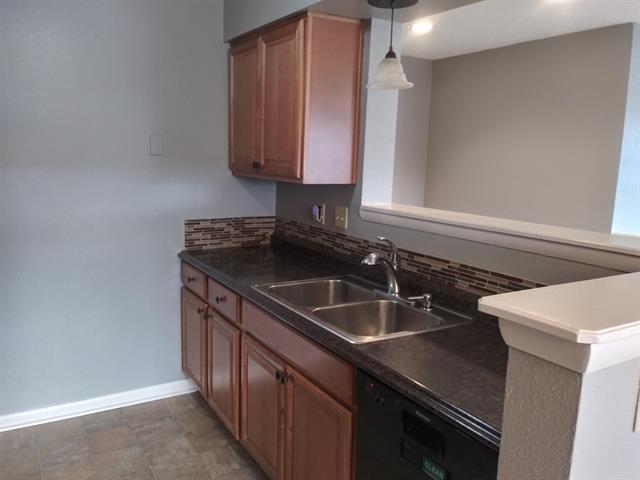 Building Photo - 1450 S Webb Rd