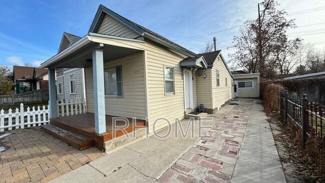 Building Photo - 1054 Wilson Ave S