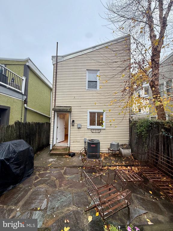 Building Photo - 1249 E Oxford St