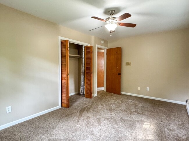 Building Photo - 818 S Park Dr