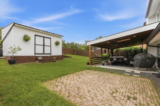 Building Photo - 208 Skyloop Dr
