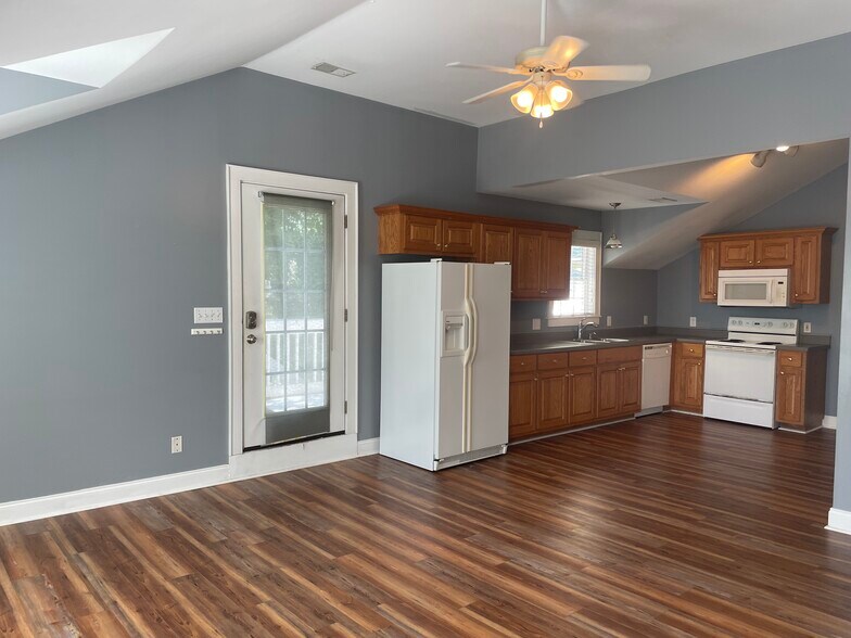 Building Photo - 2027 S Milledge Ave