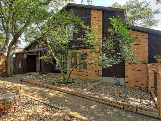 Building Photo - 8123 Forest Mesa Dr