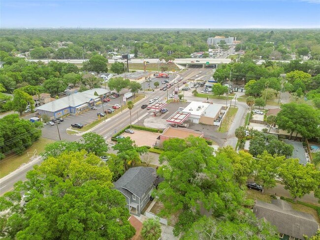 Building Photo - 6810 N Navin Ave