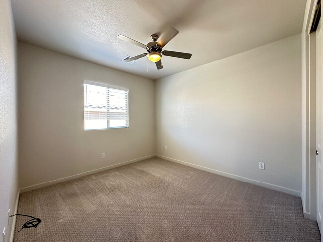 Building Photo - Summerlin West