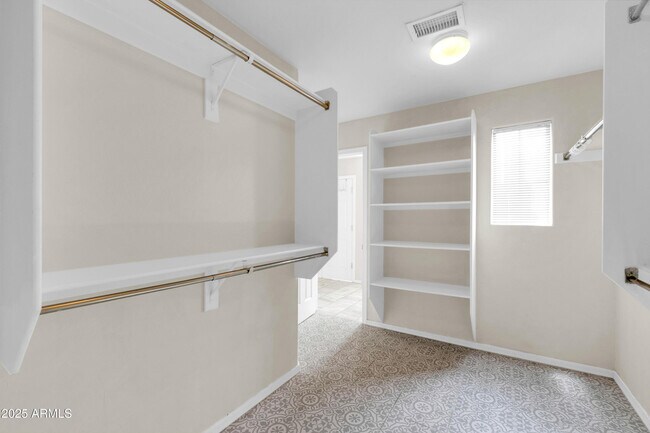 Building Photo - 2040 W Kathleen Rd