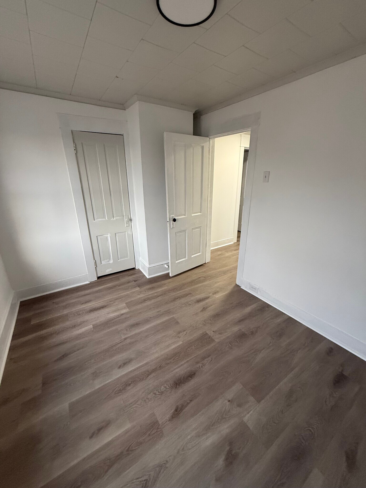 Building Photo - 87 Pine St