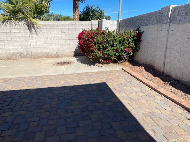 Building Photo - 15641 N 63rd Way