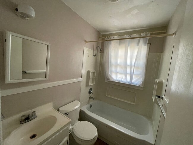 Building Photo - 2 bedroom unit across street from KSU Campus.