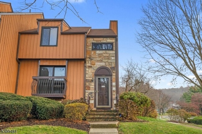 Building Photo - 107 Wimbledon Square