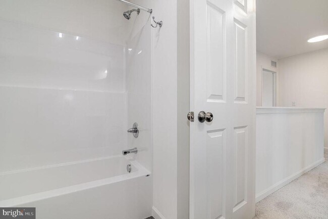 Building Photo - 7851 Briarwood Dr
