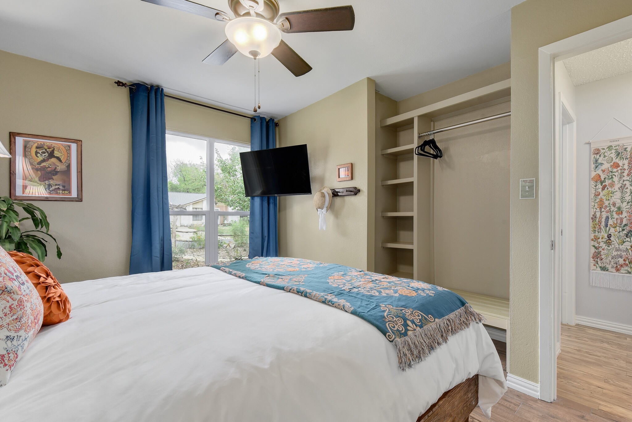 Bedroom 2 with closet - 501 Wolverton Dr