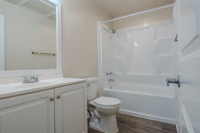 Building Photo - 21415 Russell Dr