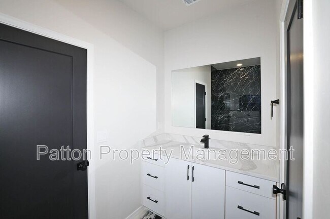 Building Photo - 8889 Redbud Rd