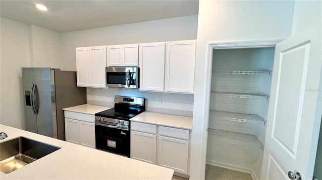 Building Photo - 2404 Rider Rain Ln