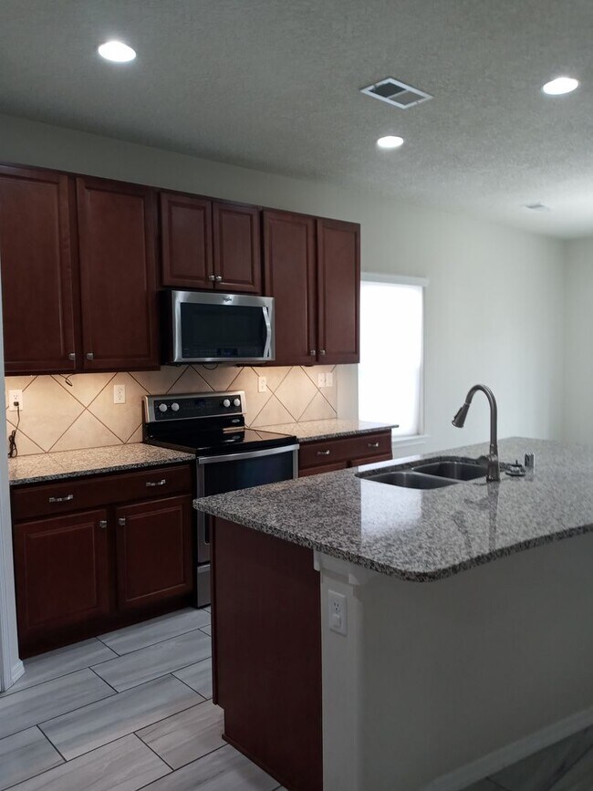 Building Photo - FOUR BEDROOMS!