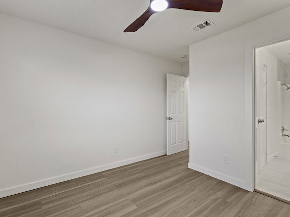 Building Photo - 908 Isbell Rd