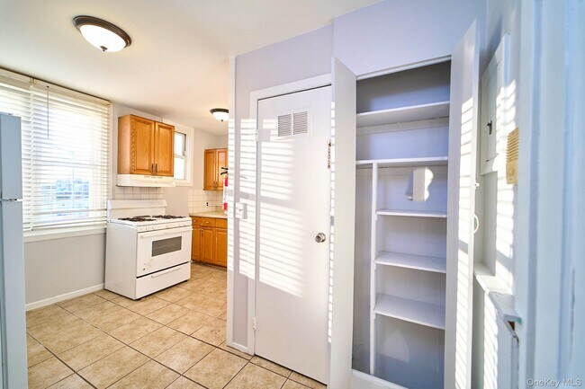 Building Photo - 10 Railroad Ave