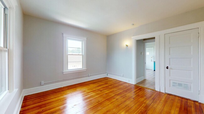 Building Photo - 909 New Britain Ave