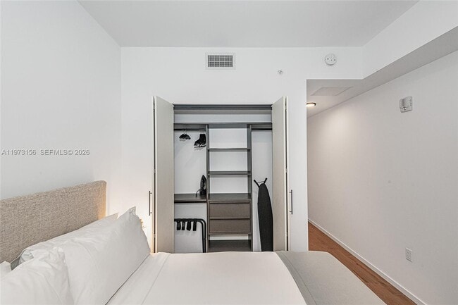 Building Photo - 398 NE 5th St