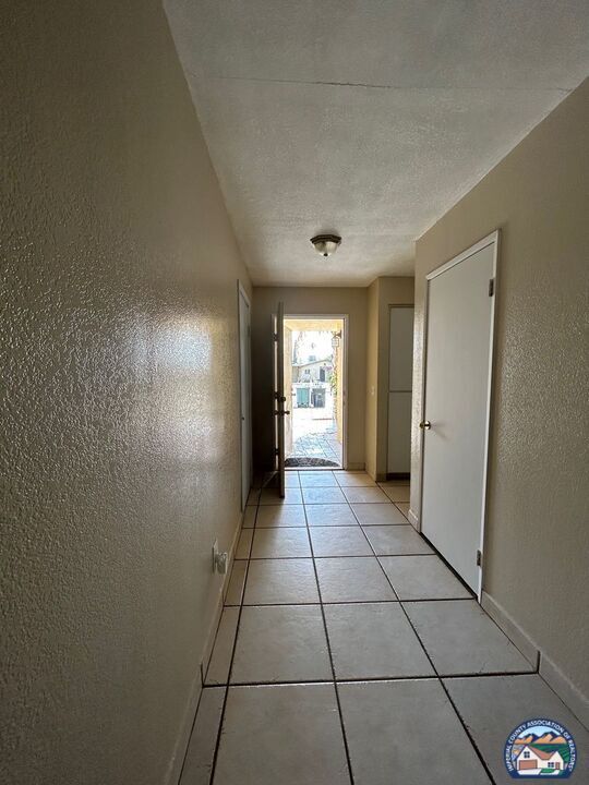 Building Photo - 22 Hawk St