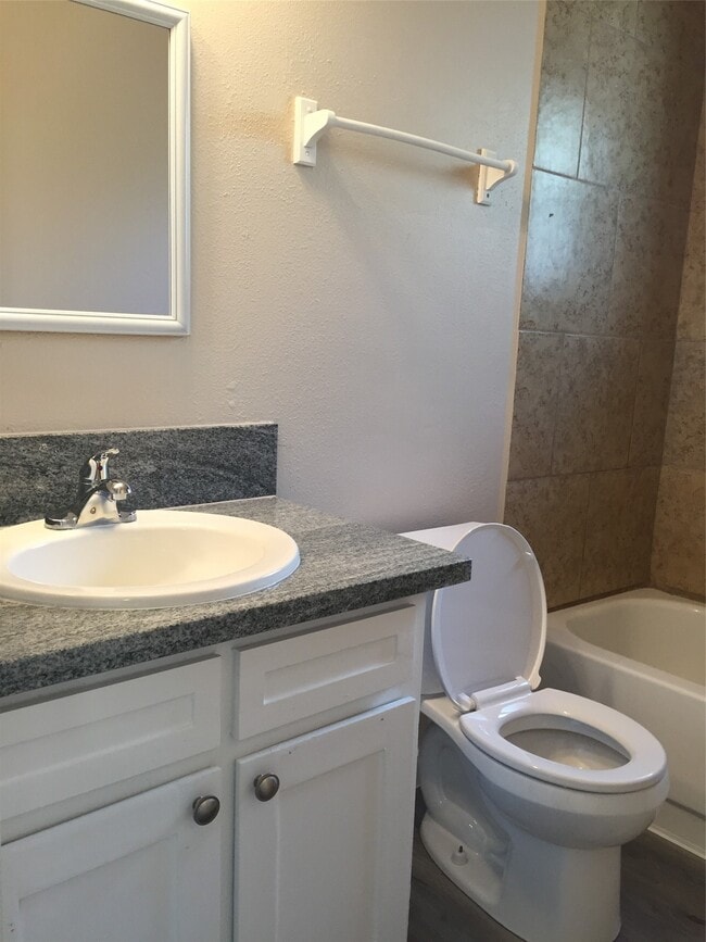 Building Photo - 1138 Oxford Dr