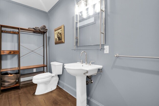 Building Photo - Stunning Corner Loft in the Heart of Historic Downtown Savannah