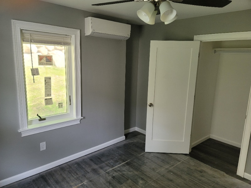 Building Photo - 225 Lakeside Ave